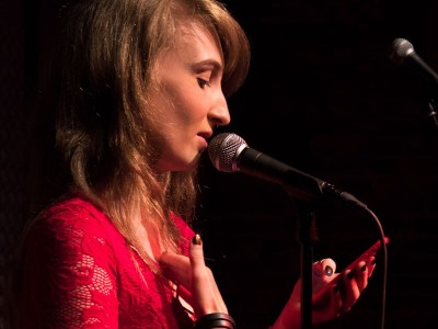 Wortlust Poetry Slam mit Hanna Flieder (Foto Felix Kempter)